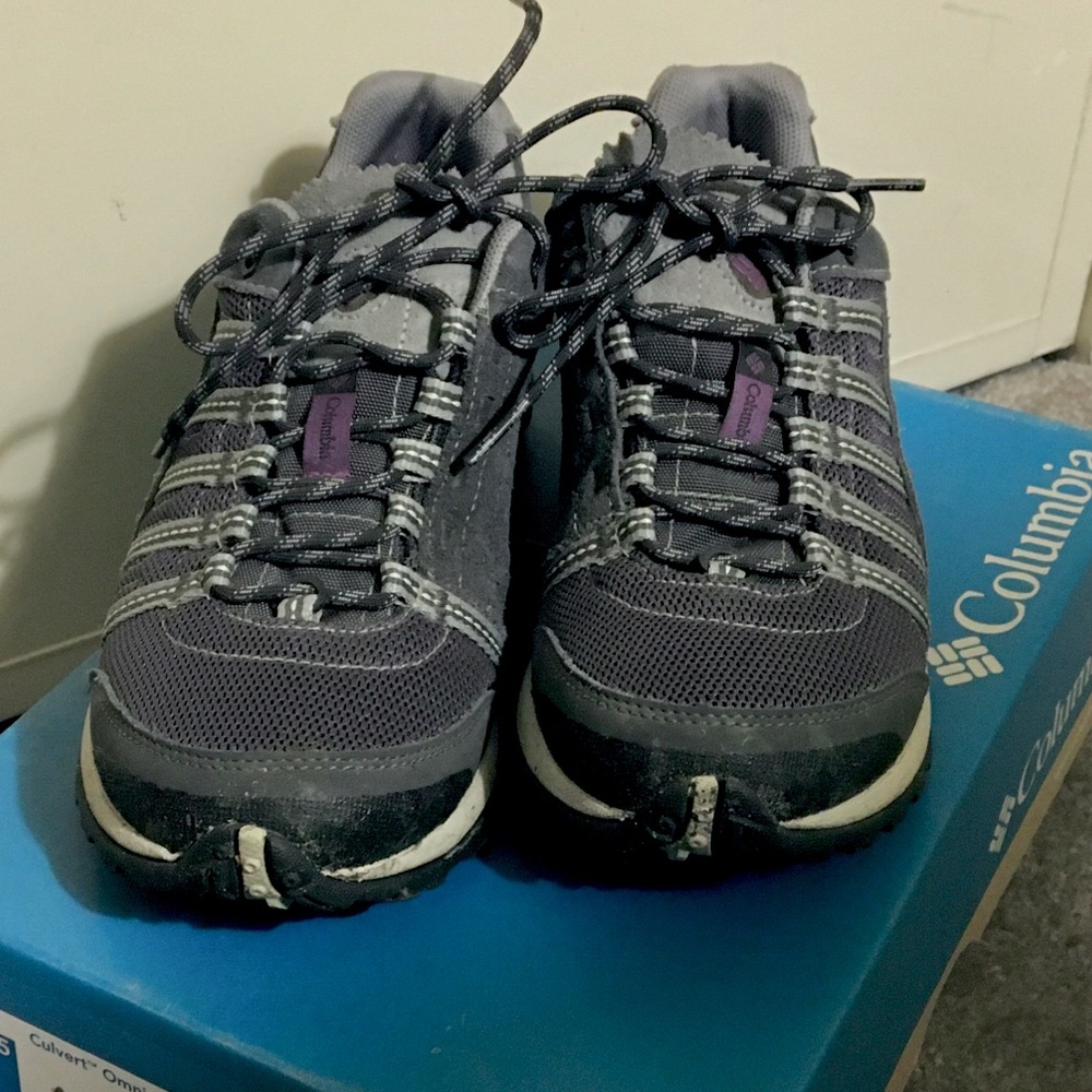 Hiking shoes (like new)